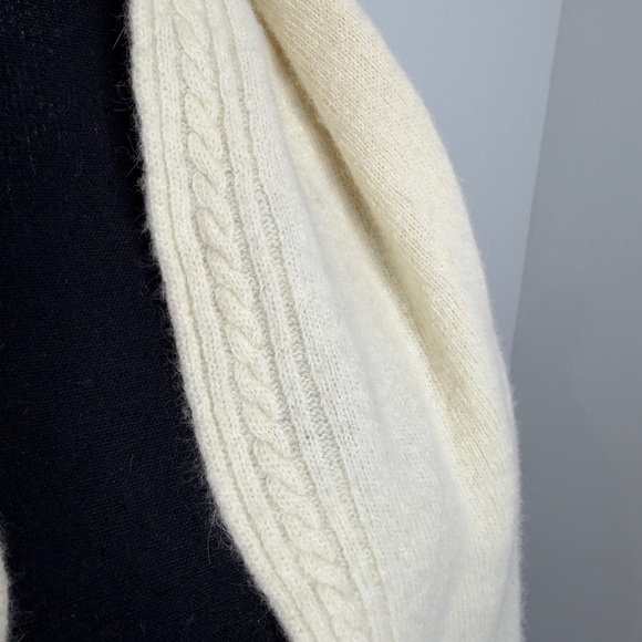 Morgan Taylor Lambwool Blend Beige Scarf - Picture 3 of 7